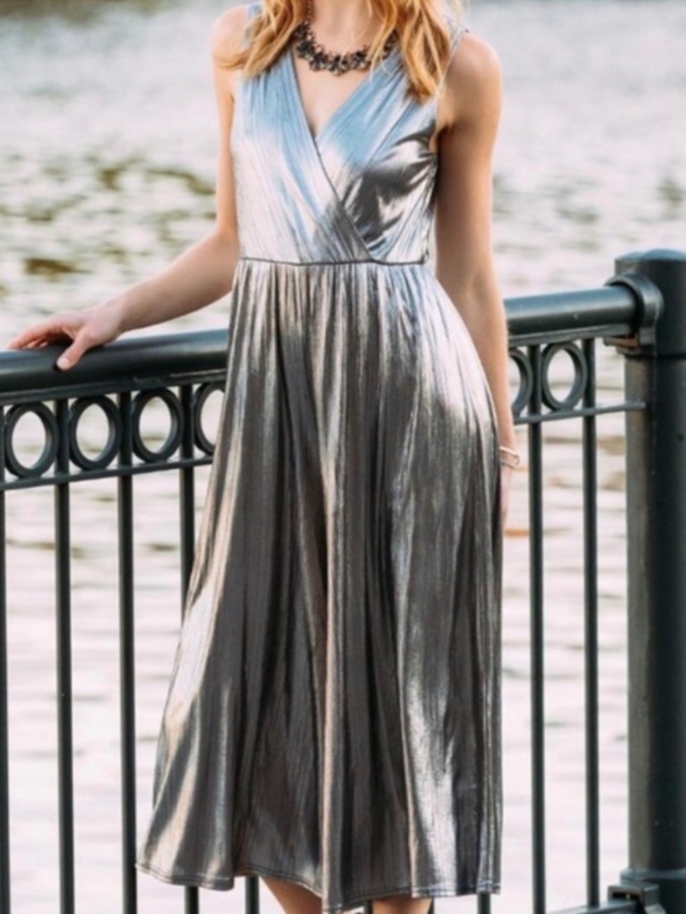 Francesca's Women's Silver Metallic Wide Leg Stretch Sleeveless Jumpsuit Party